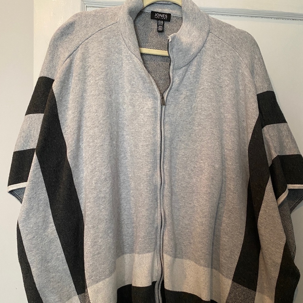 Jones New York Sleeveless poncho